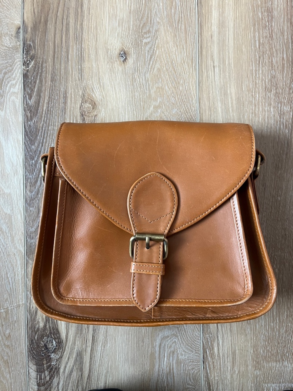 JOYN Handmade Leather Everyday Saddle Crossbody Bag in Cognac